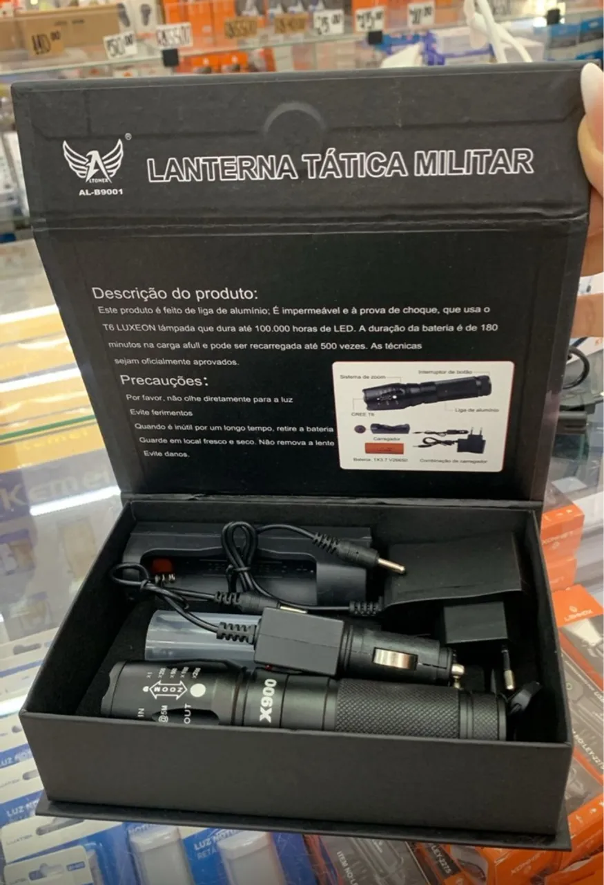 Lanterna Tática Militar X900 - LED Potente e Resistente