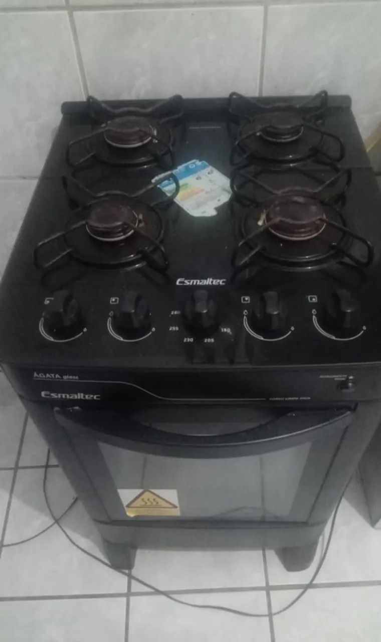 Vendo Fogão e Tanquinho de lavar...os dois ..Motivo ..viajem 