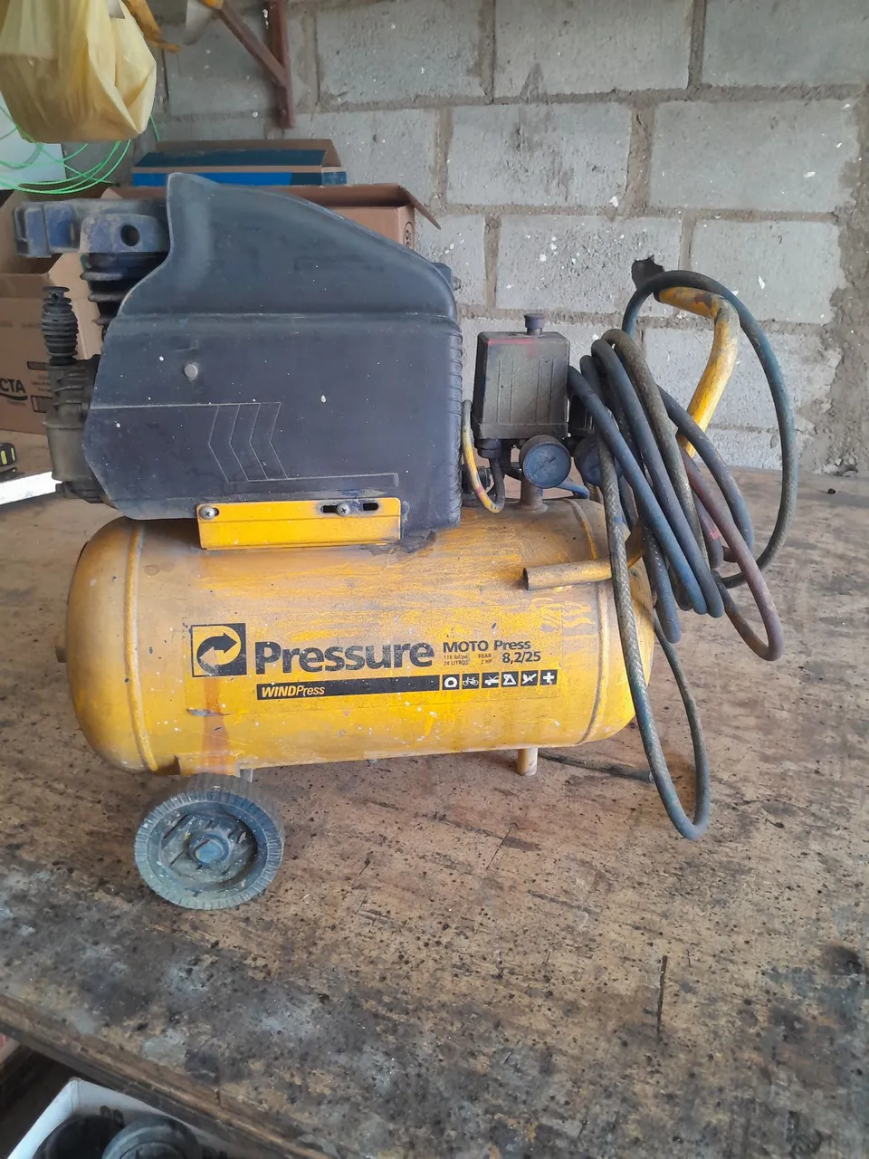 Compressor de ar portátil Moto Press 8,2/25