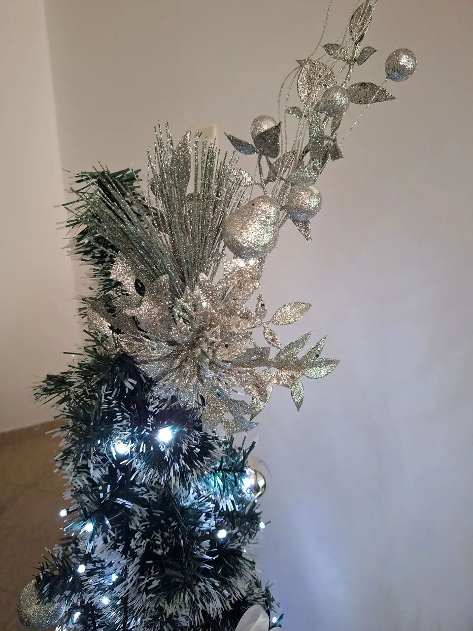 Árvore de natal decorada - Foto 5