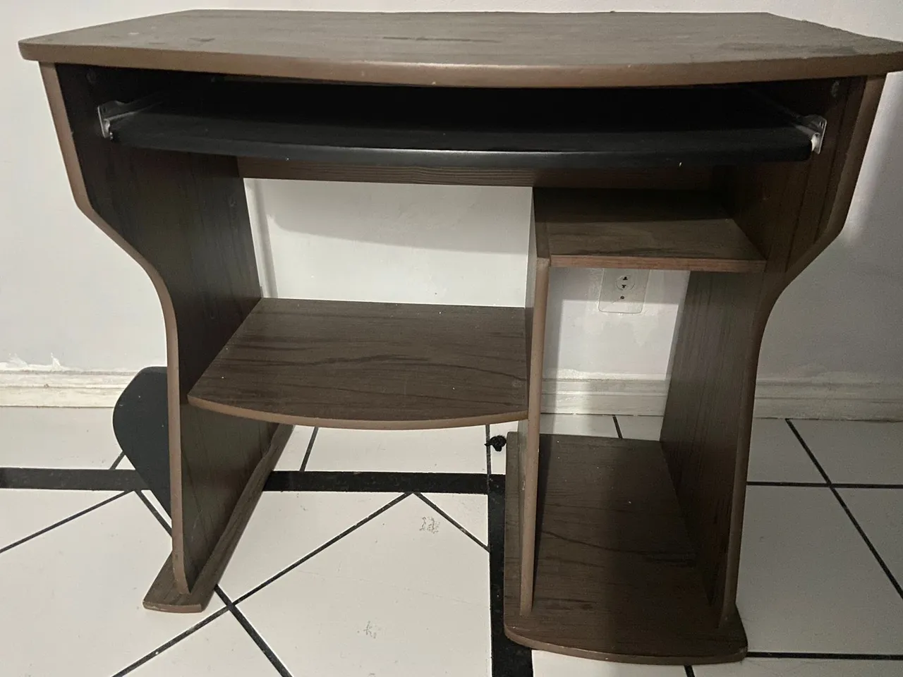 Mesa de Computador em Madeira