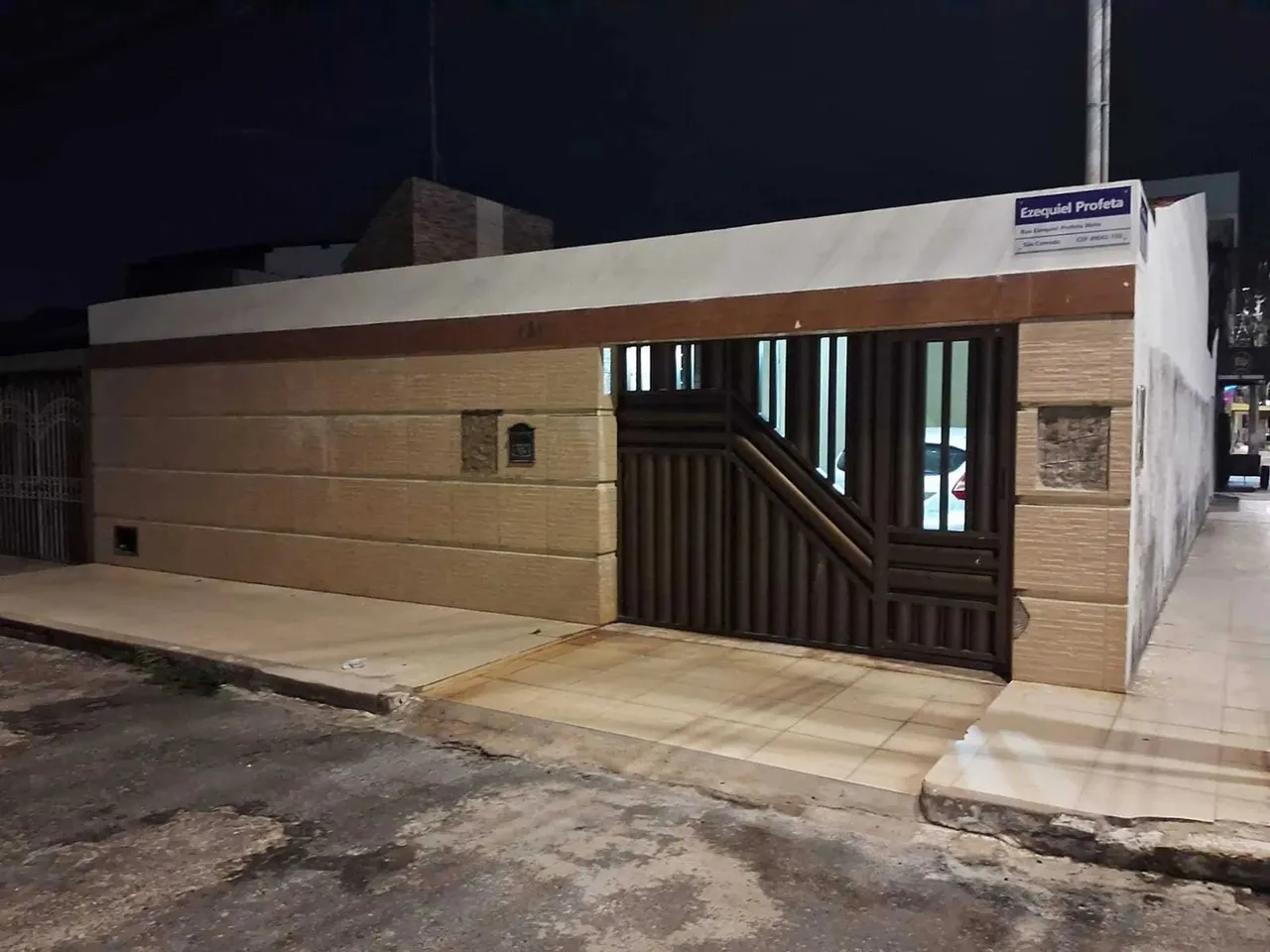 CASA EM RUA PÚBLICA - ORLANDO DANTAS