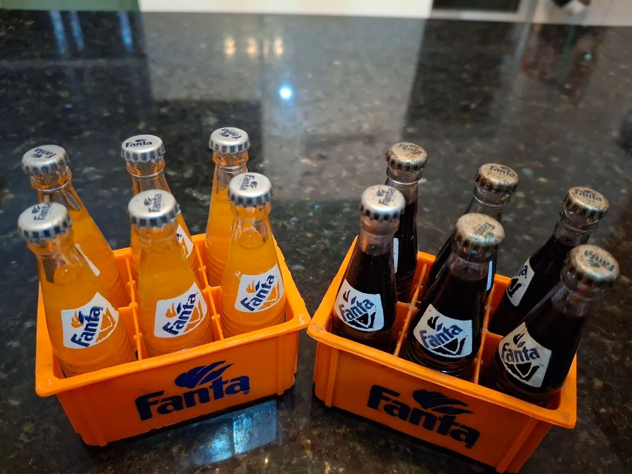 Miniaturas de Garrafas de Fanta - Laranja e Uva anos 80 - Foto 5