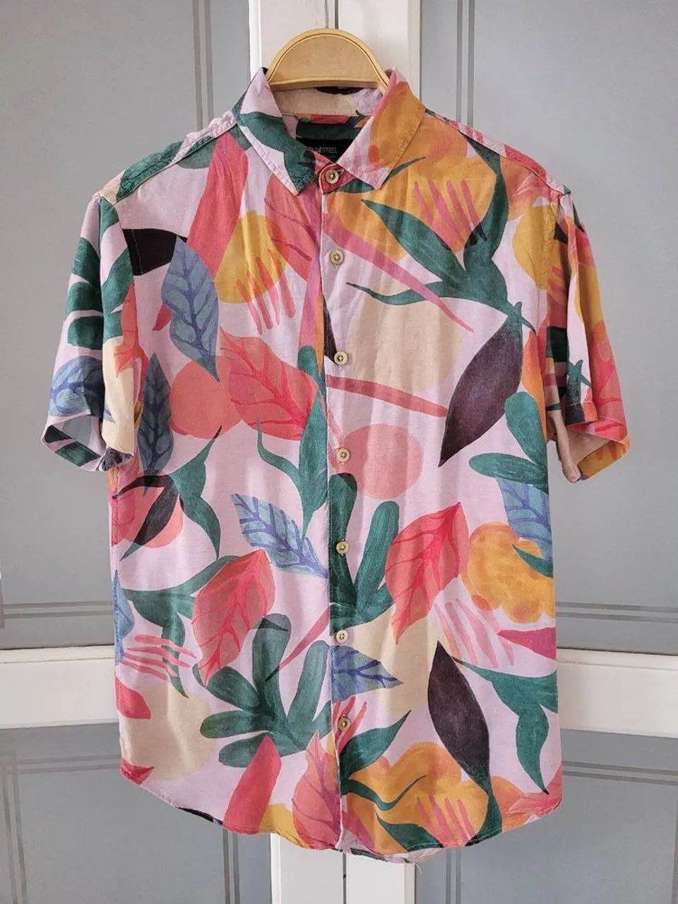 camisa tropical folhagem Tam PP