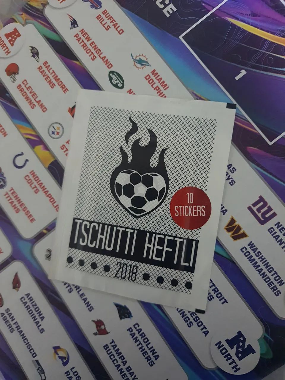 10un Envelope de Figurinhas Tschutti Heftli 2018