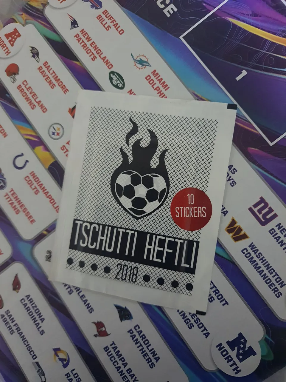 10un Envelope de Figurinhas Tschutti Heftli 2018