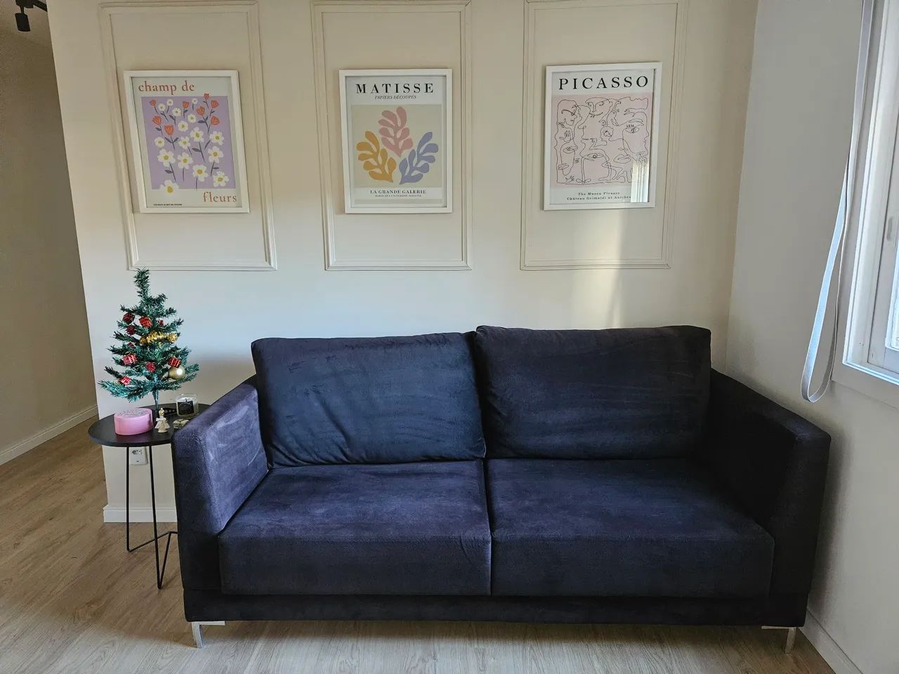 Sofá Preto Moderno de 3 lugares em suede