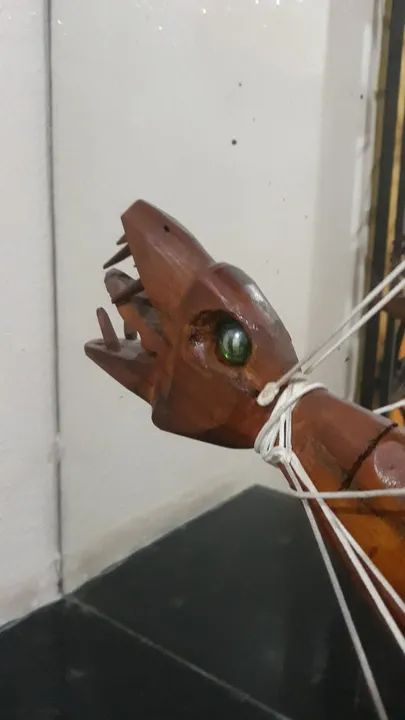 Barco talhado em madeira - Foto 2