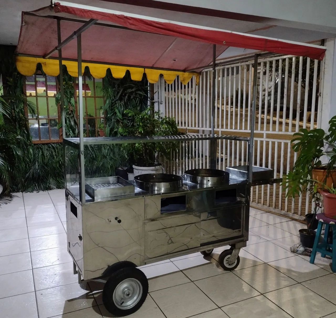 Carrinho de lanches em aço inox