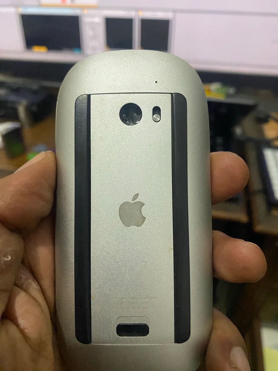 Apple Magic Mouse 1 (Primeira Geração) - Seminovo - R$20064529513778946120