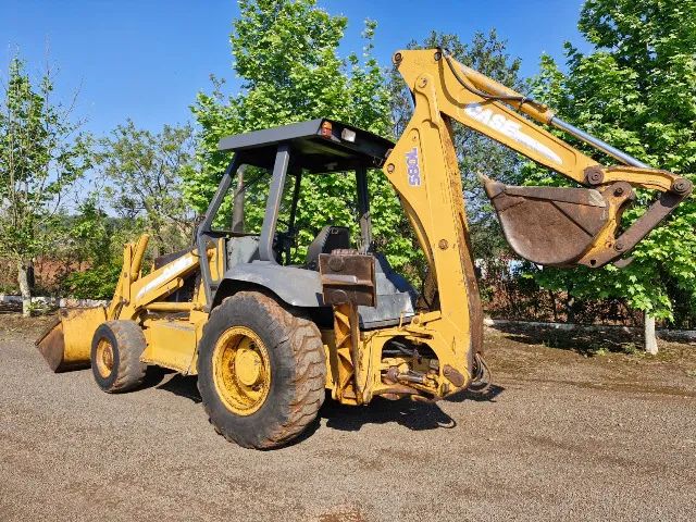 Retro Escavadeira Case 580L ano 2004 motor cummins  tração 4x4  - Foto 2