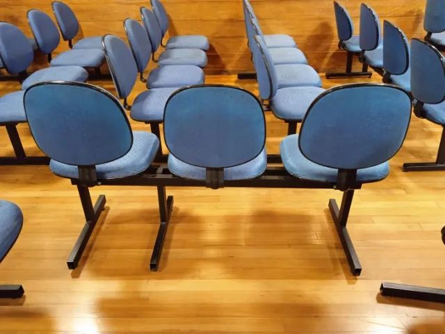 Longarina c/ 3 lugares em Aço / Tecido Azul 83 cm x 160 cm x 53 cm - Foto 5