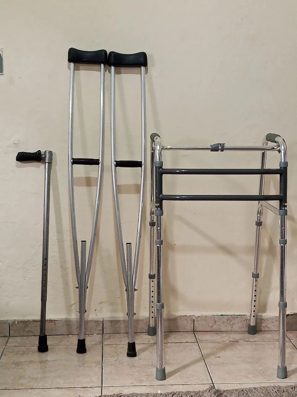 Andador alumínio adulto bengala e muleta - Foto 3