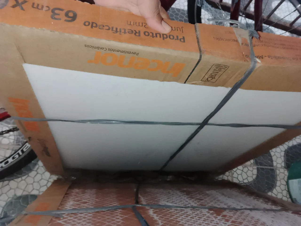 Duas caixa de pisos anti derrapante..Icenor 63cmX63 cm