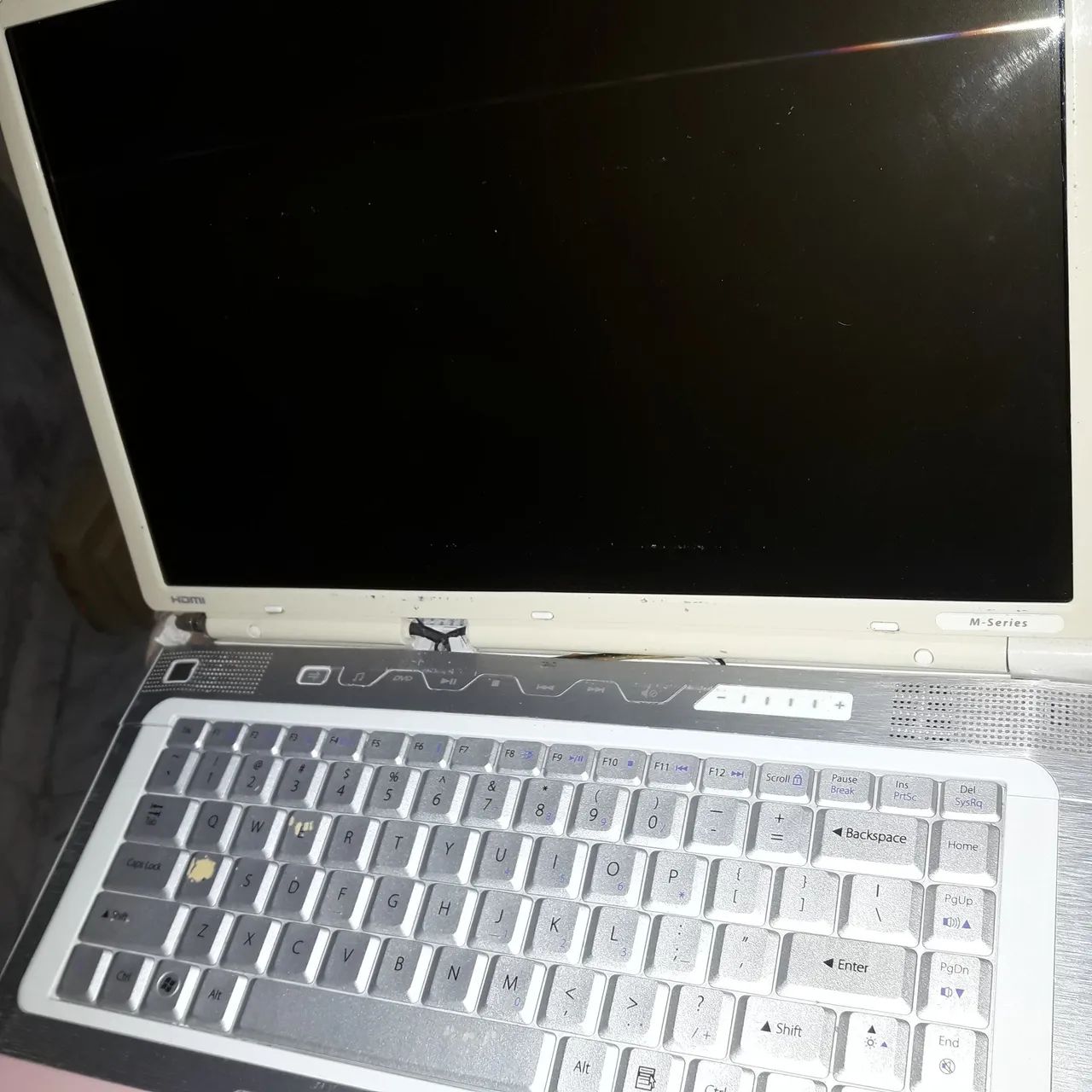 Notebook Gateway com defeito,para retirar peças  - Foto 2