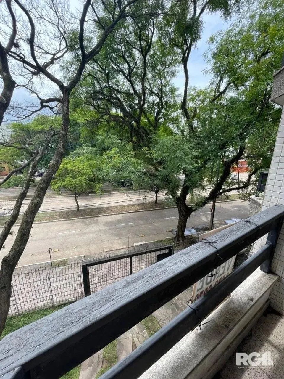 Apartamento de 2 dormitórios sendo um com sacada, sala com sacada, lavabo e banheiro socia - Foto 3
