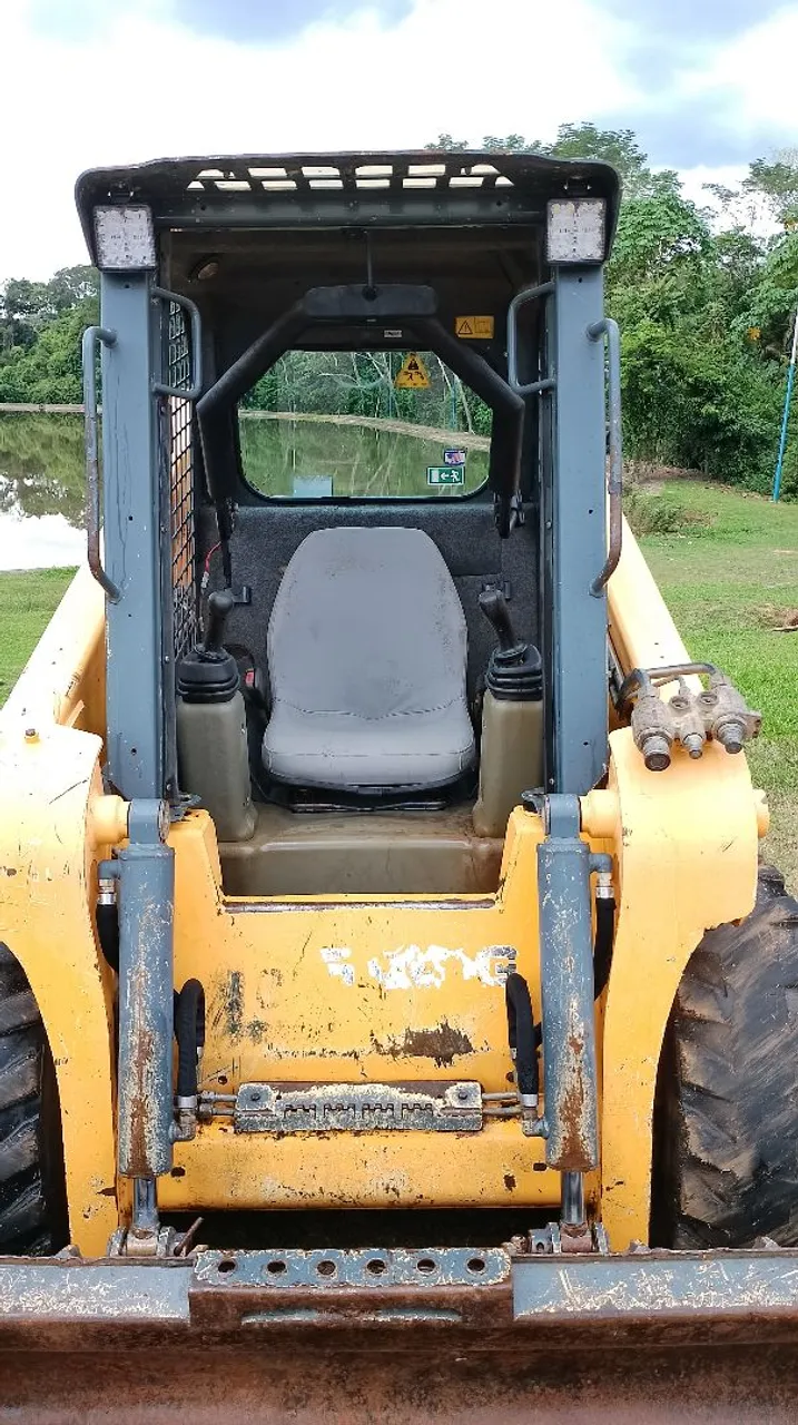 Vendo mini carregadeira