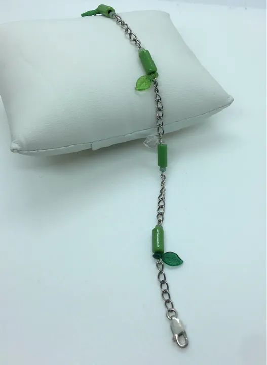 Pulseira de prata 925 com detalhes em folhas verdes - Foto 2