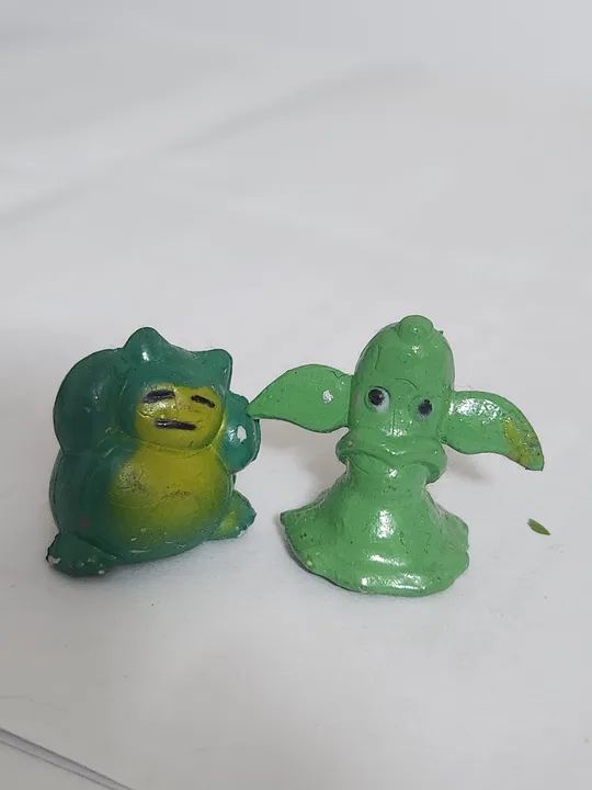 Bonecos Pokémon Squirtle e Bulbasaur