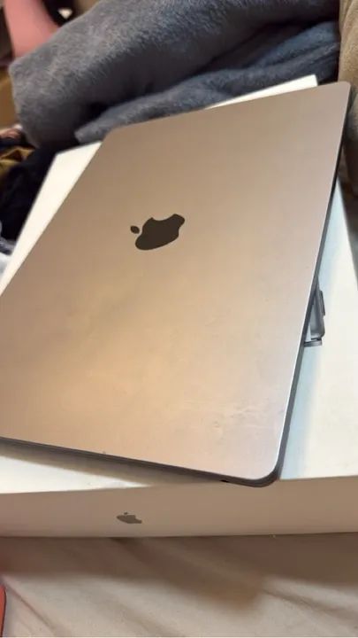 MacBook Air 15 M2 8GB SSD 512 no plástico + mouse Apple 