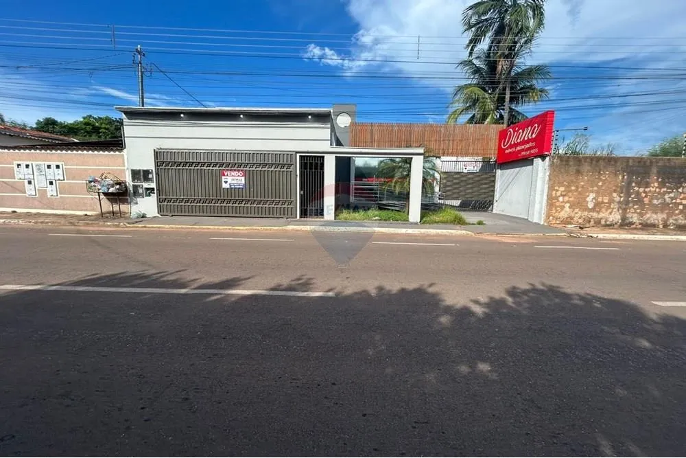 Casa com 3 dormitórios e espaço comercial no centro