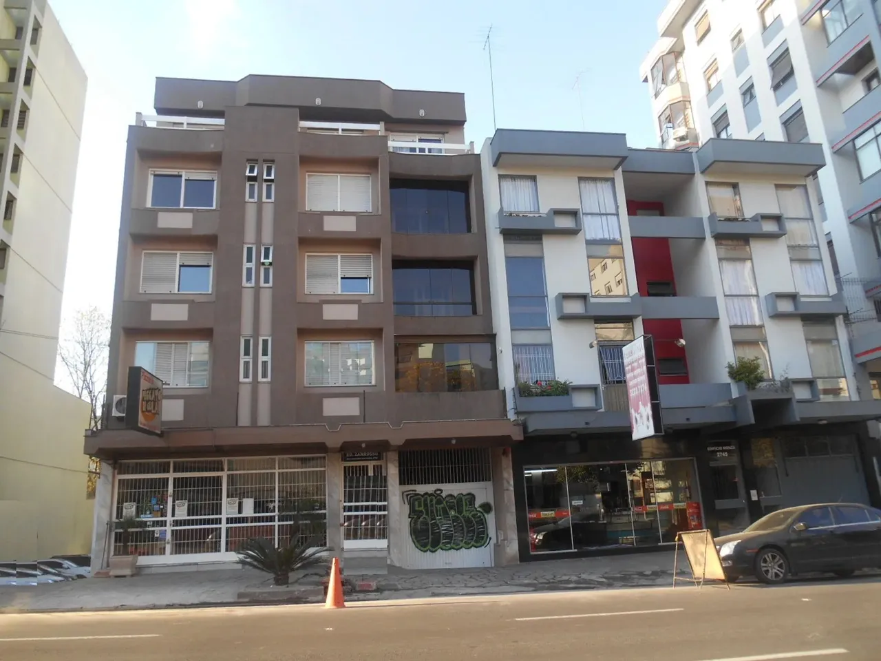 BENTOALVES aluga apto 02 dorm., churrasqueira, 01 vaga, bairro São Pelegrino - Caxias do S