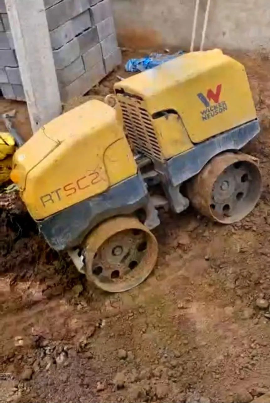 Rolo compactador Walcker Neuson RTSC2 controle via cabo 
