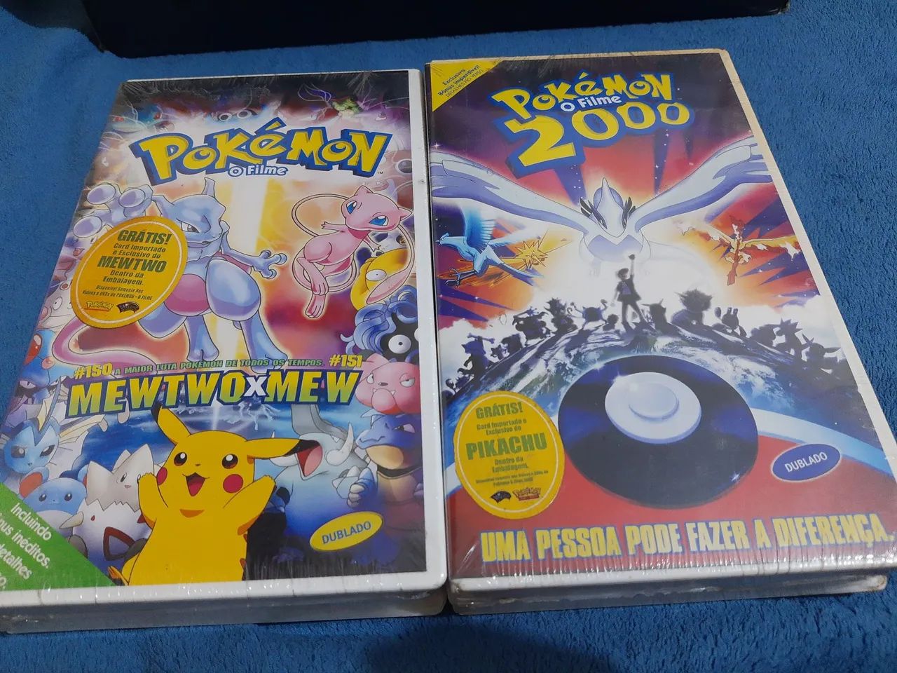 Pokémon vhs lacrado, com carta black star
