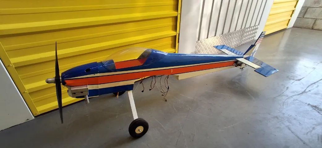 AEROMODELO - UCANDO 3D - 20CC 