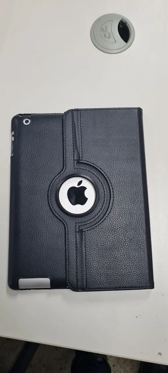 Vendo IPad Apple com capa giratória 