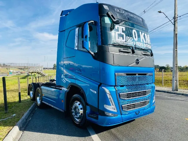 Volvo FH 460 6x2 Globetrotter Ano 25 0km Pronta Entrega Suspensão Mola Farol led Geladeira