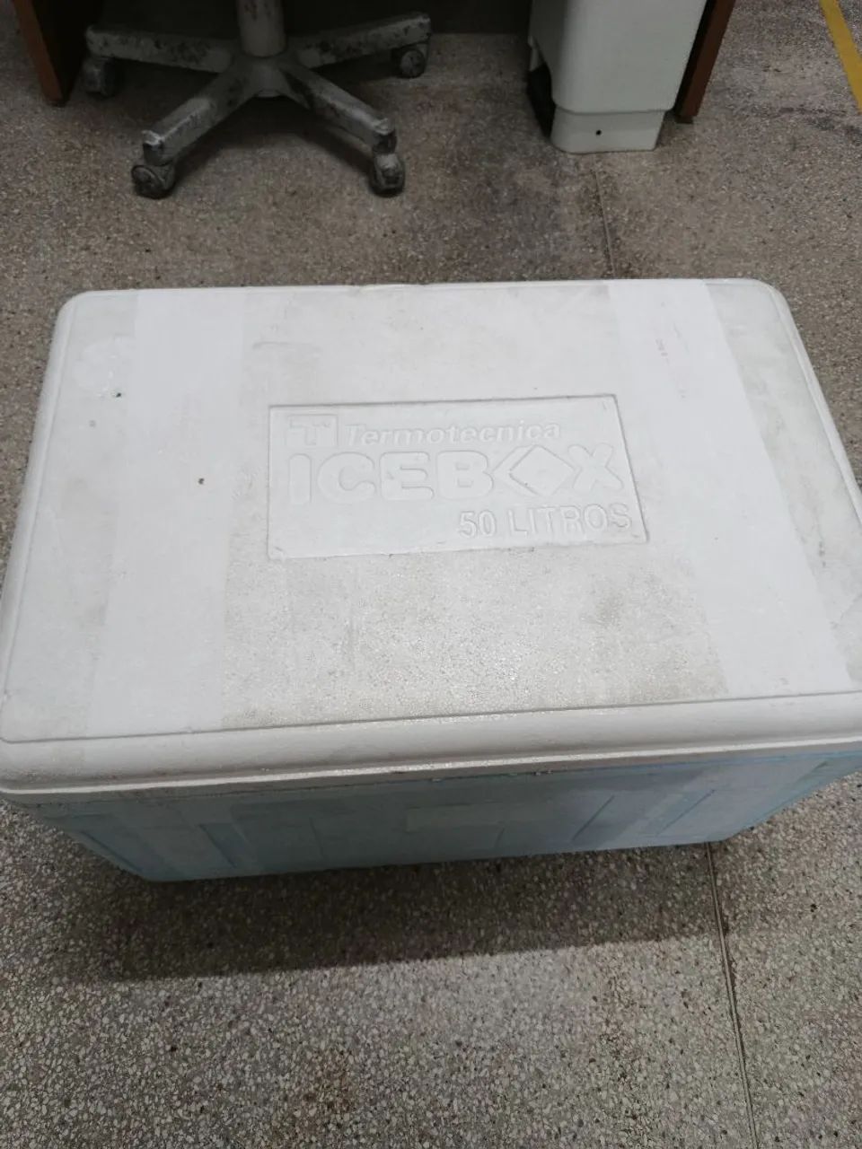 Caixa de isopor térmica 50L pra vender logo  - Foto 2