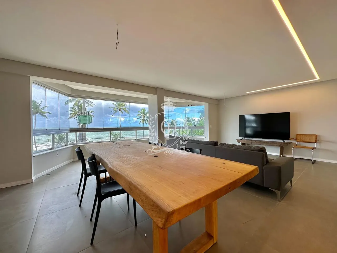 RC - Boa Viagem, 182m², 3 suítes, reformado, 2 vagas - R$11mil (taxas inclusa)