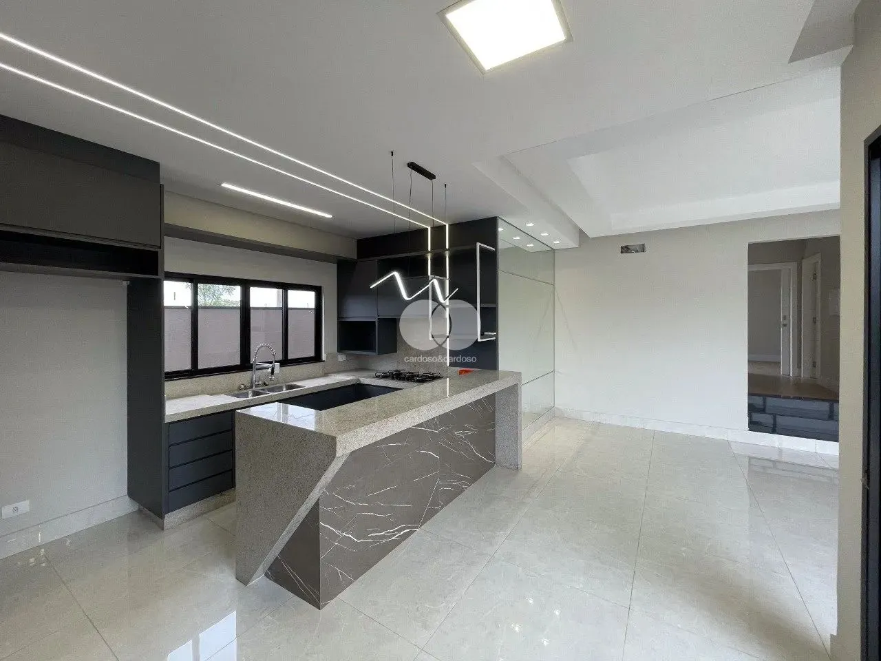 Casa à venda e para locação em condomínio fechado - Cambé/PR