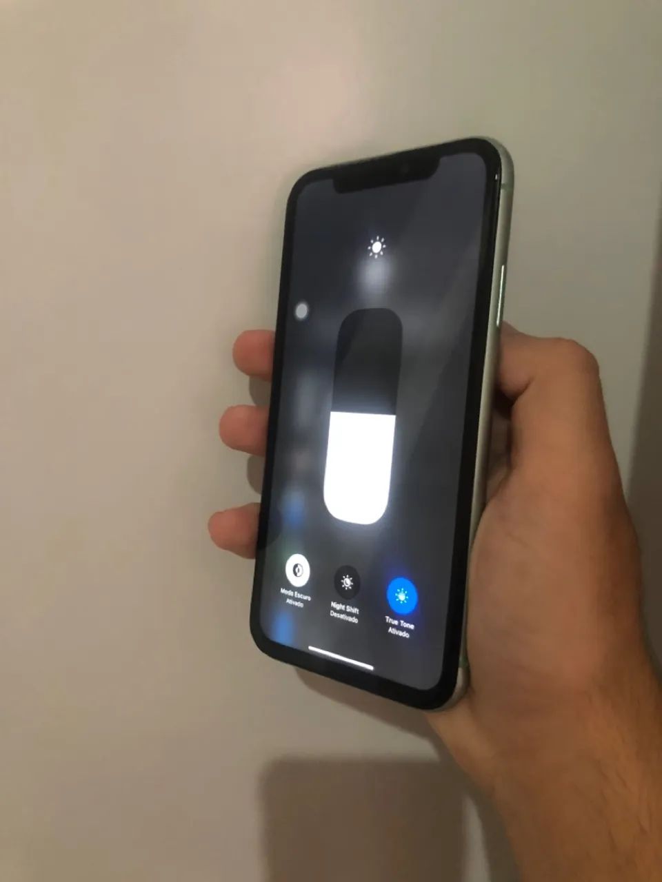 iPhone 11 verde 64 gigas.