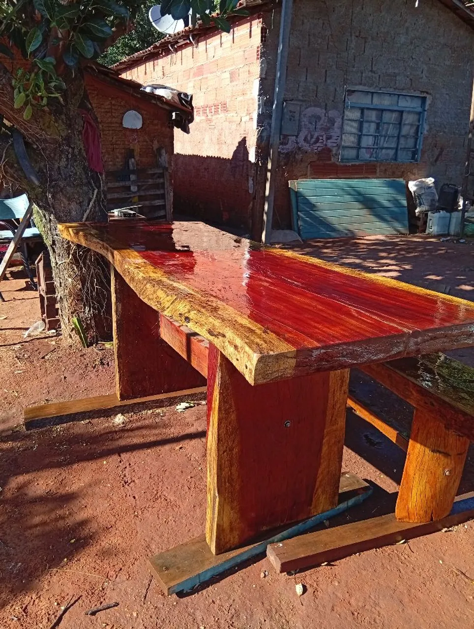 Mesa de jatobá e banco de sucupira
