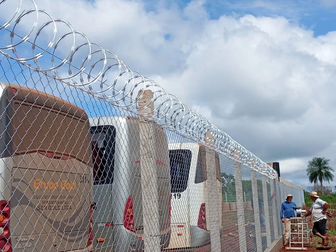 Fundação e estrutura para cerca - Foto 5