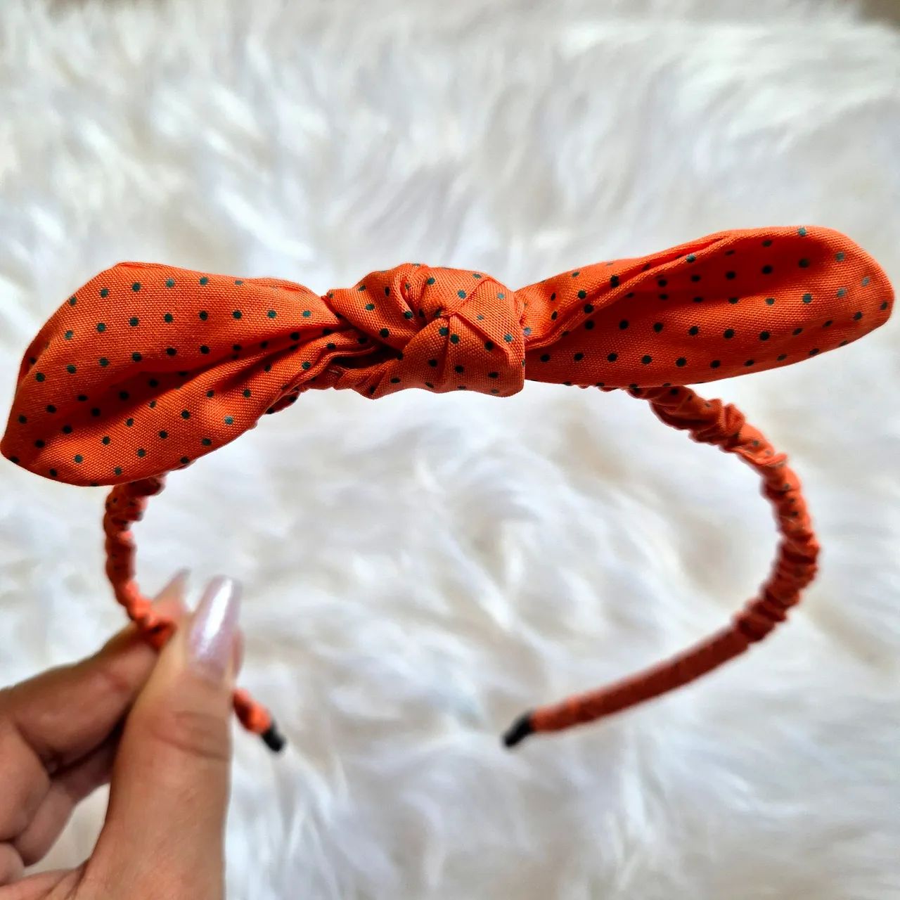 Tiara de cabelo em tecido poá