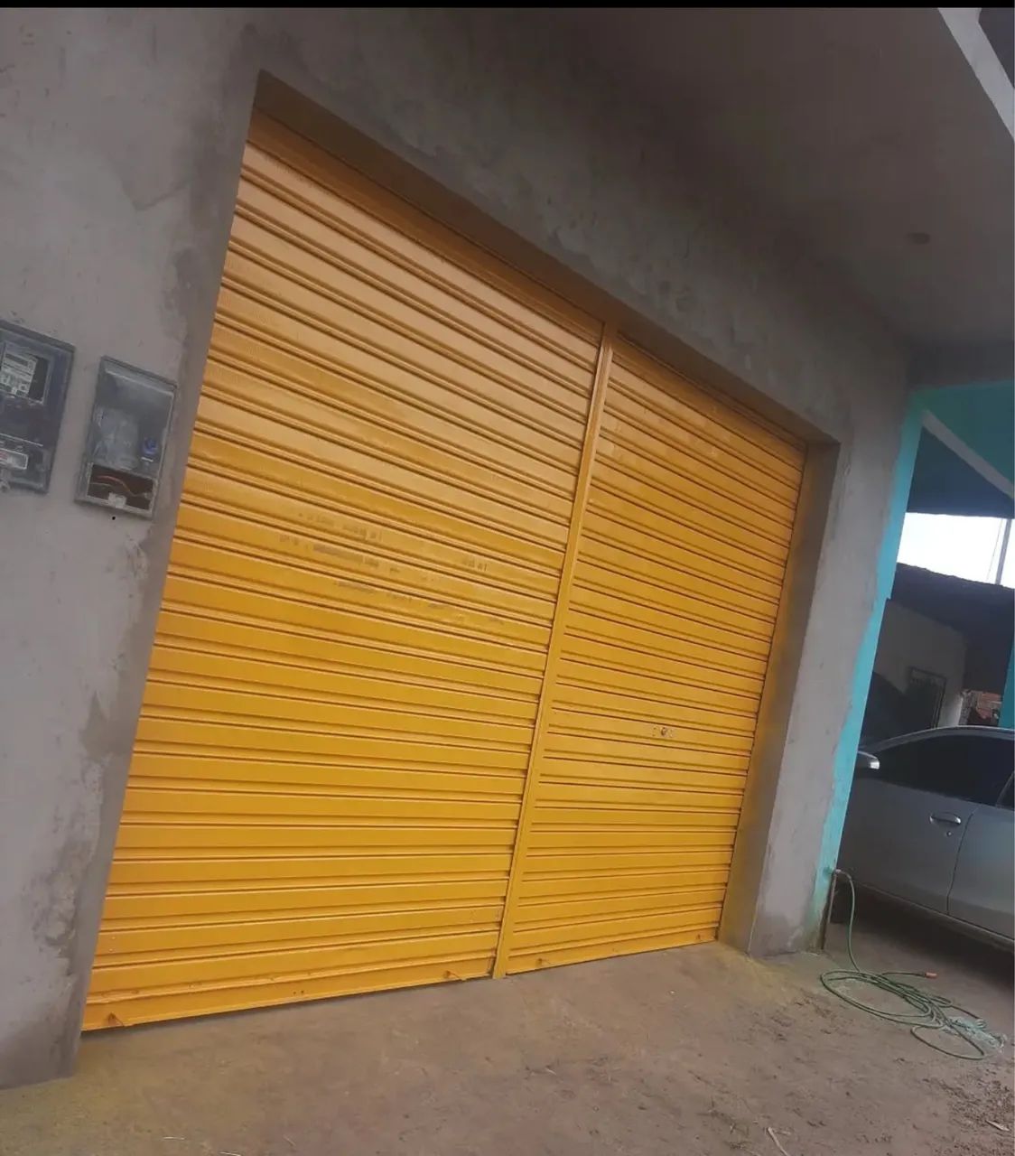 Porta de enrolar para comércio. Em aço galvanizado  reforçando  - Foto 4