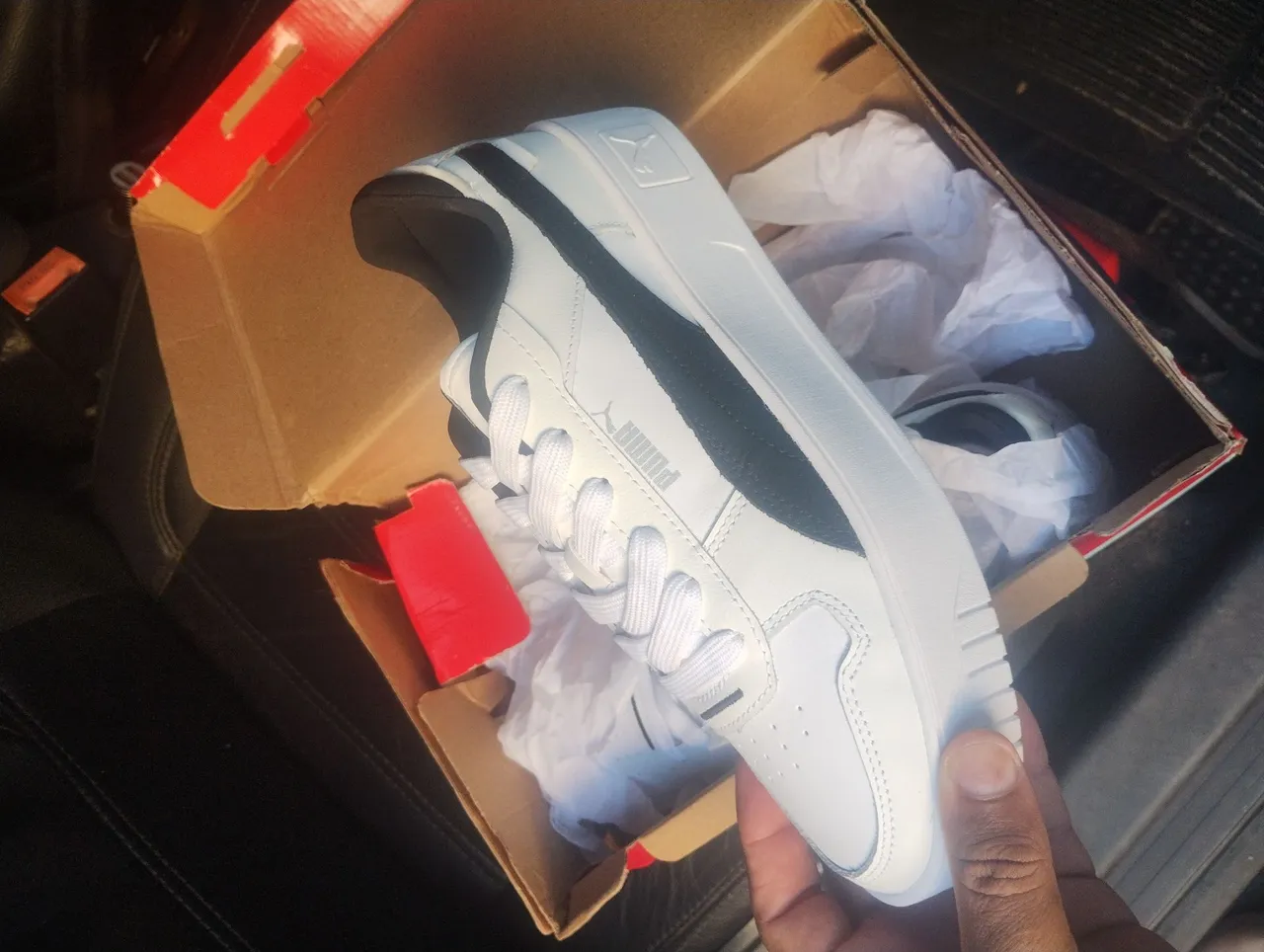 Tênis Puma Branco e Preto