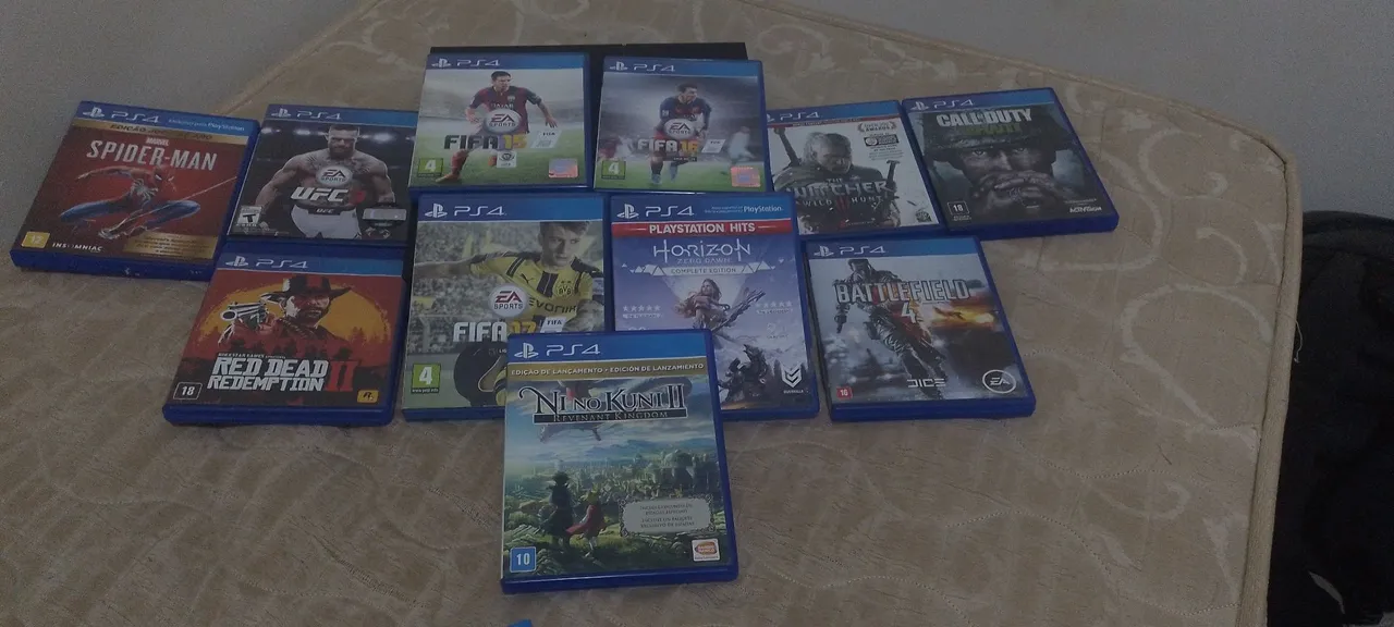 Ps4 com mais de 10 jogos
