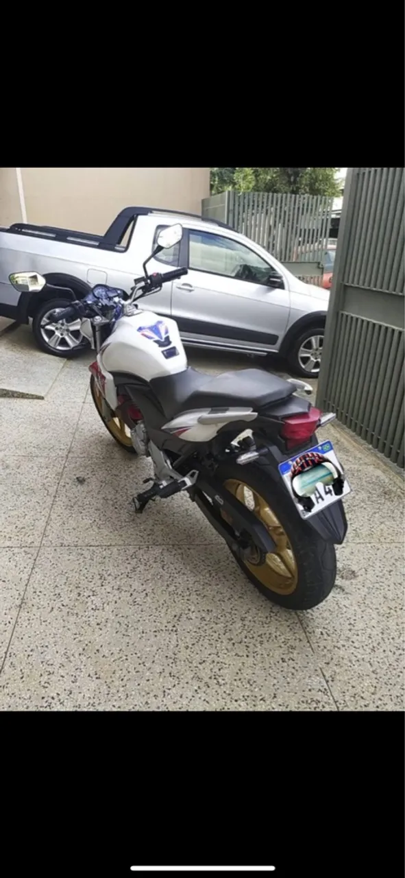 CB 300R capitão América