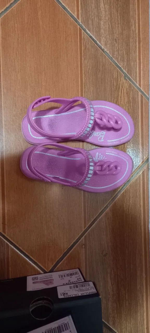 Kit Sandália infantil Chinelo Havaianas e Rasteirinha daBarbie - Foto 4