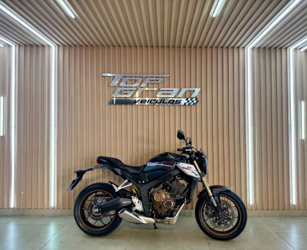 Honda CB 650R 2023 (APENAS 3.000 KM) - Foto 2