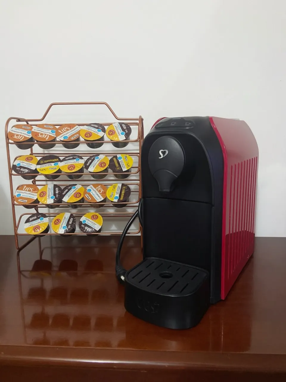 Cafeteira Espresso Passione TRES 3 Corações + porta cápsulas e 18 cápsulas inclusas