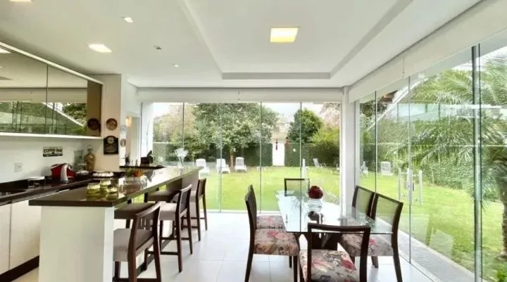 Casa para Venda em Florianópolis, Jurerê, 3 dormitórios, 3 suítes, 5 banheiros, 2 vagas