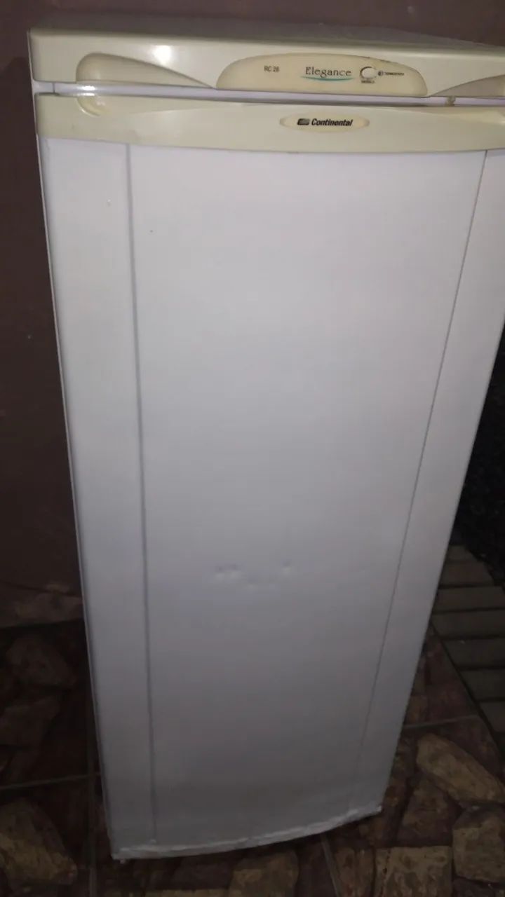 Vendo geladeira em boas condições valor $550 reais 