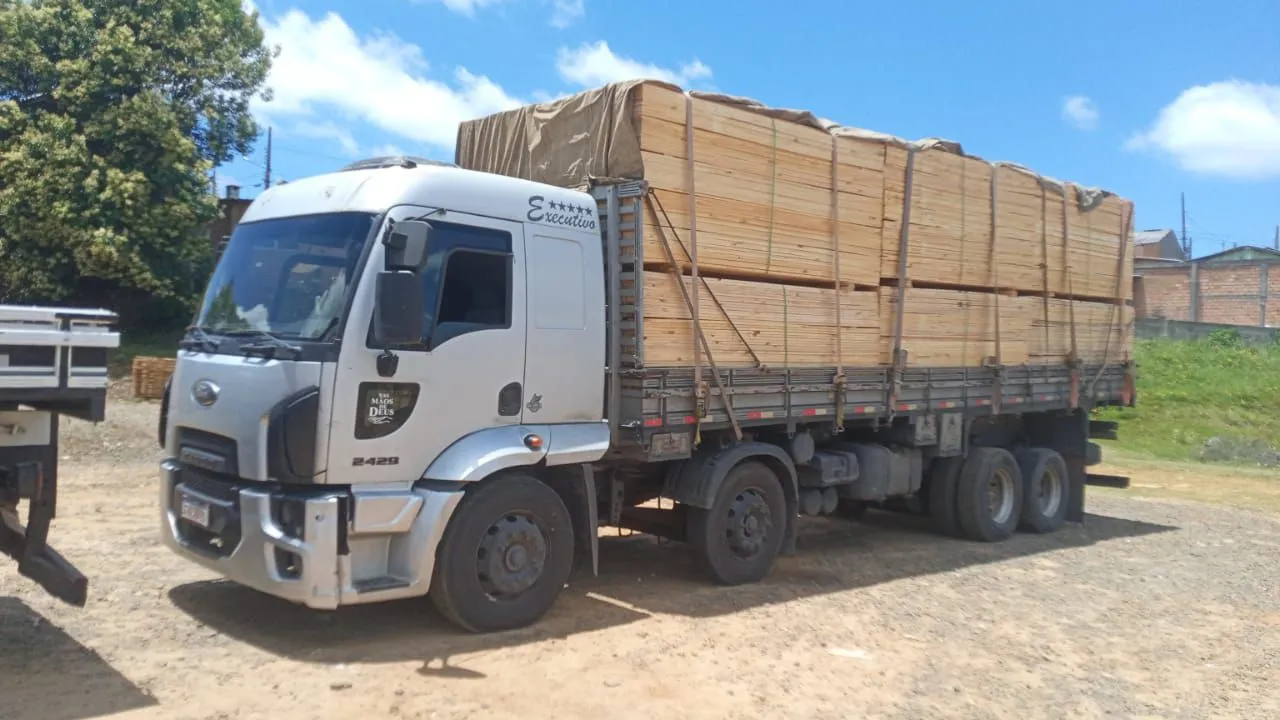 Caminhão Ford Cargo 2429