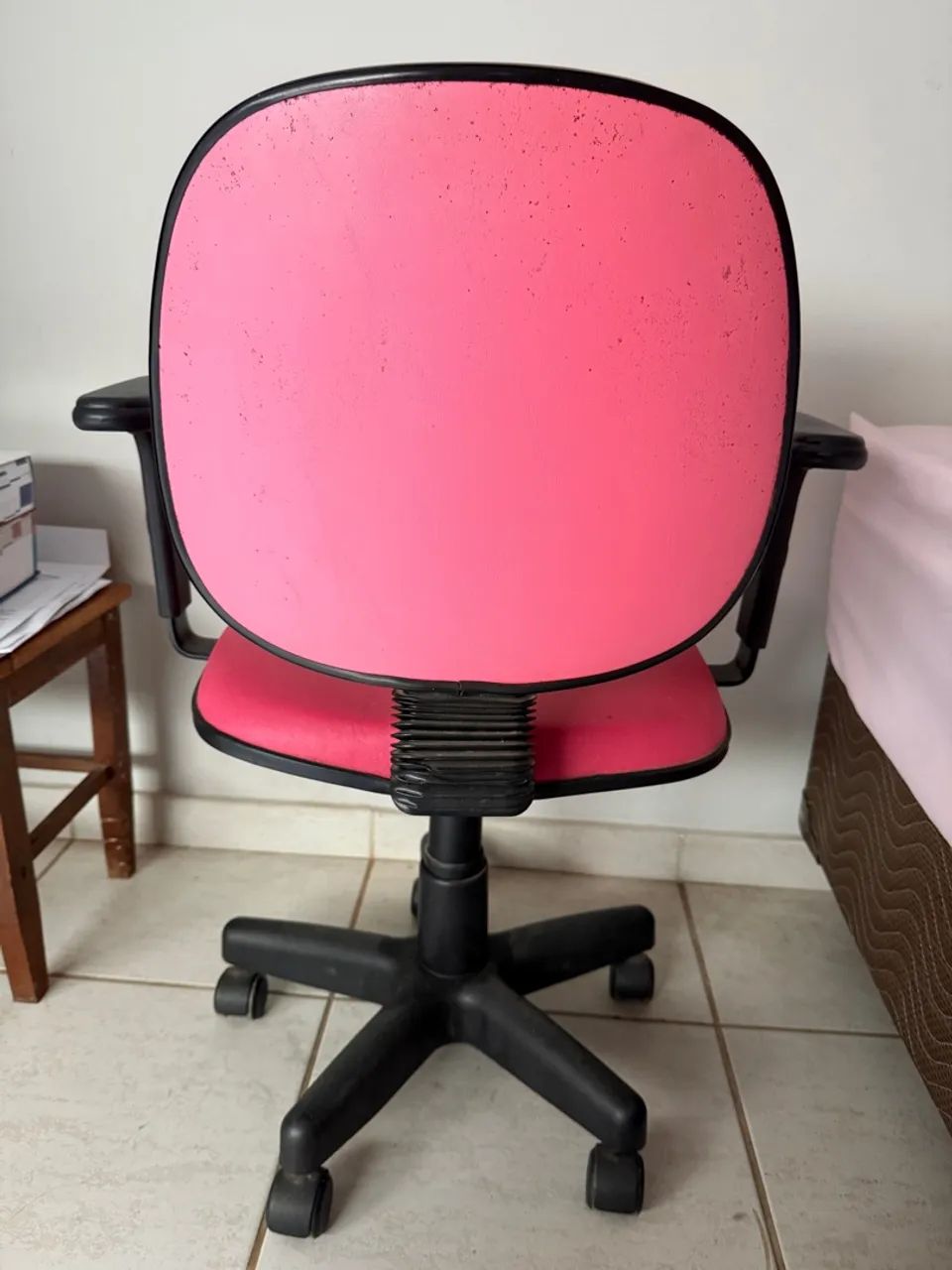 Cadeira de Escritório Rosa com Rodinhas - Foto 2