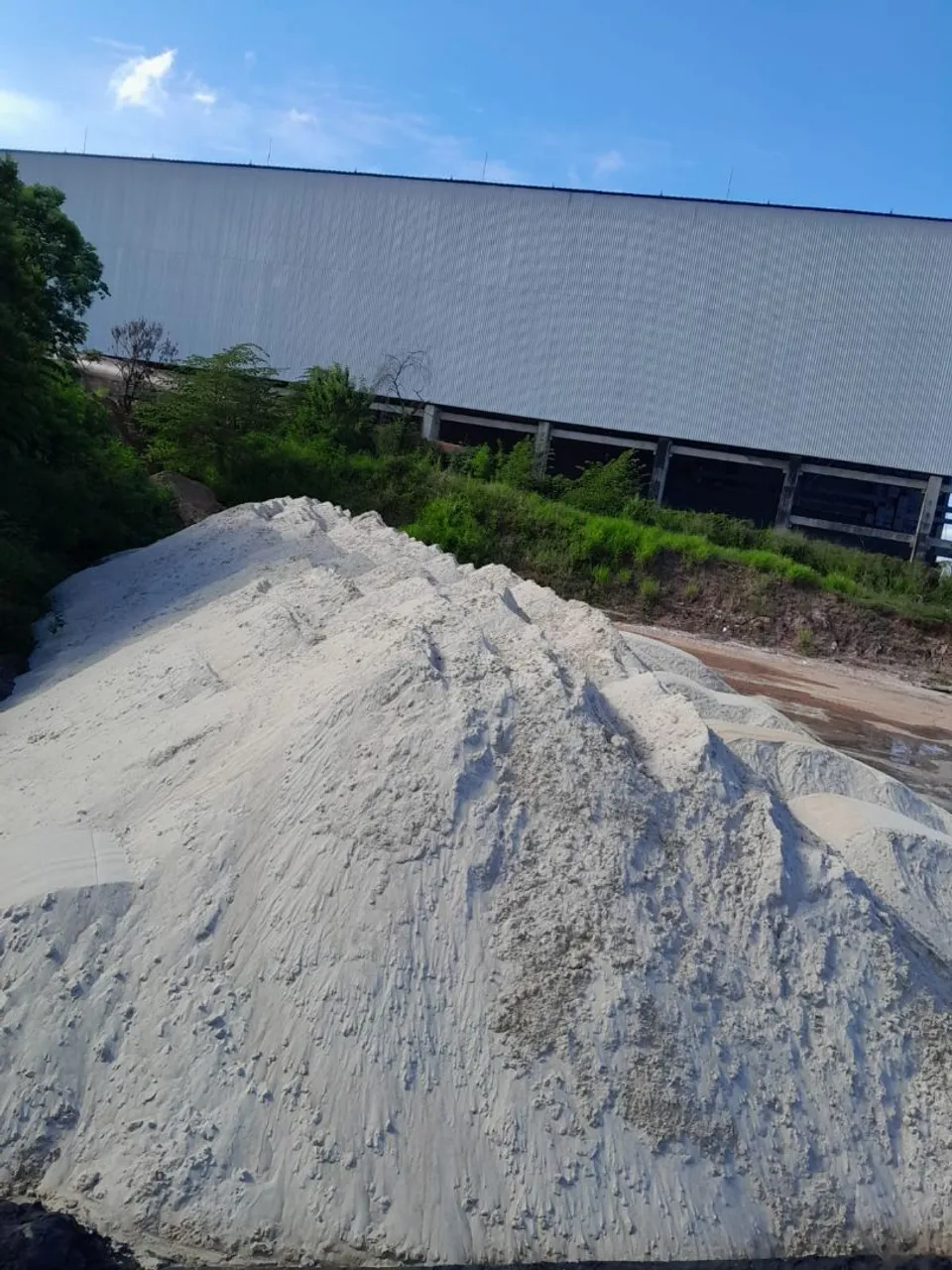 Areia para contrução civil 70 reais o metro.
